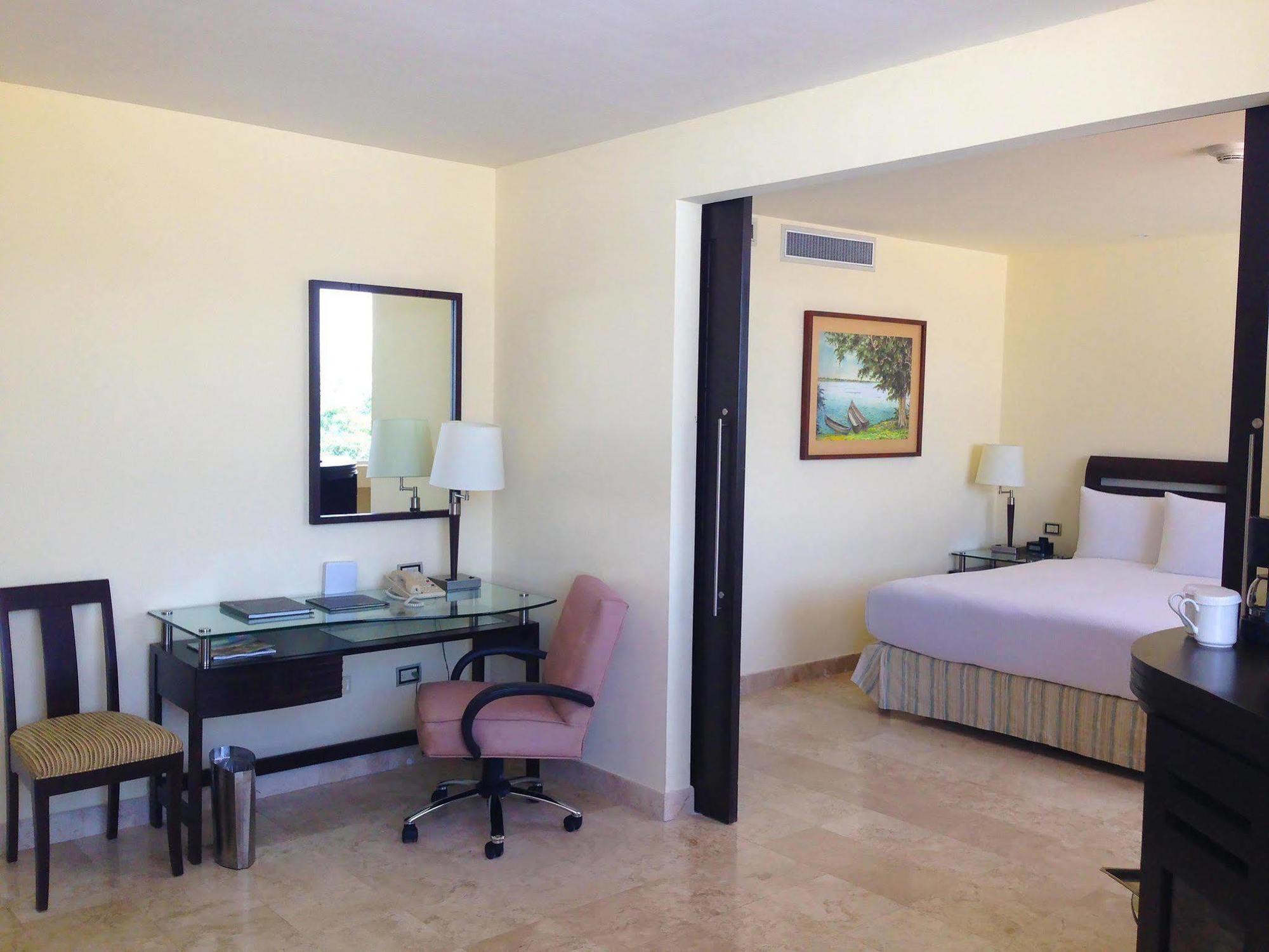 Holiday Inn - Villahermosa Aeropuerto By Ihg Exterior photo
